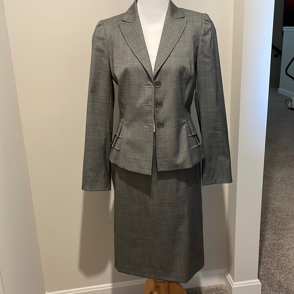 Tahari by Arthur S. Levine business suit jacket- size 4